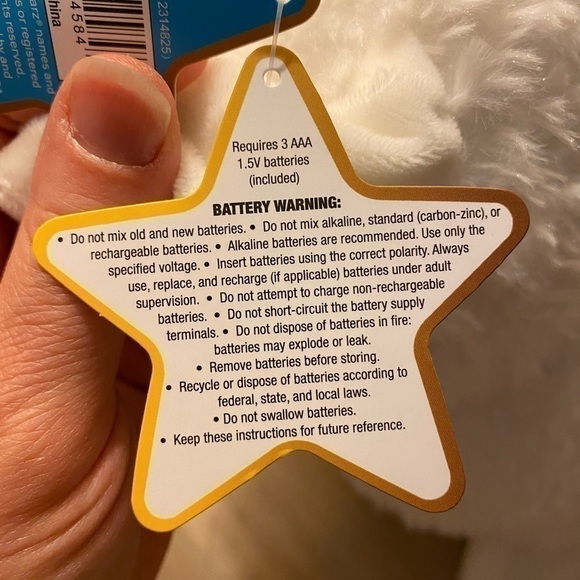 Vintage white 15” lambFAO Schwarz! Furr white & soft. Blue lights so endearing. - Picture 5 of 8